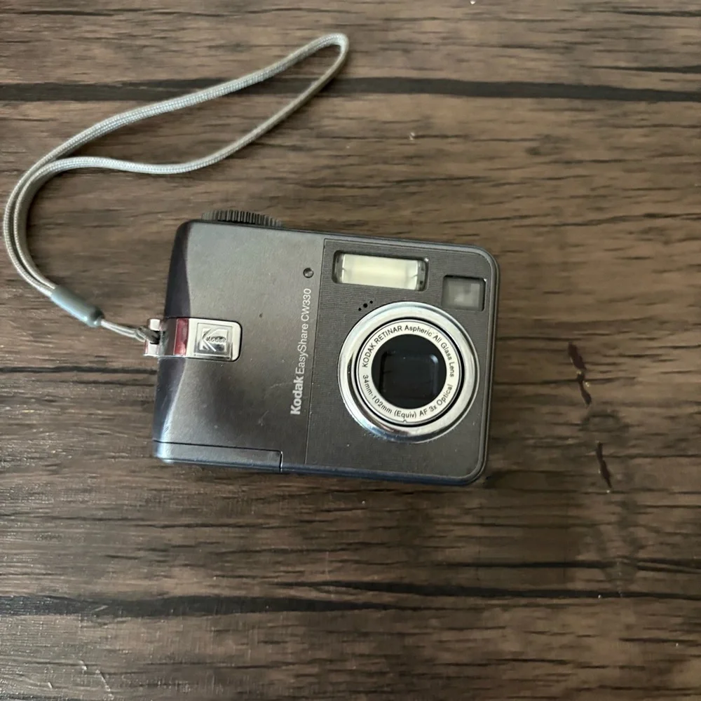 Kodak EasyShare CW330 Digital Camera Digicam Silver ** Parts Only**
